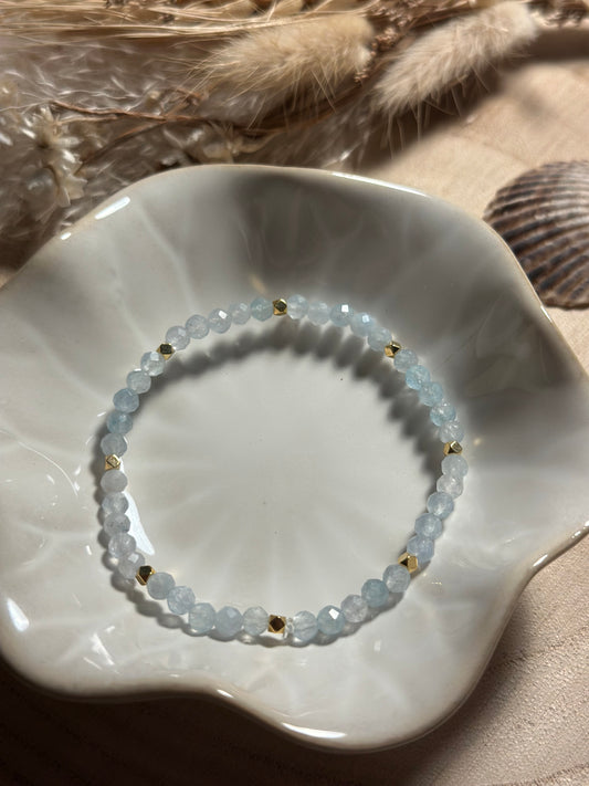 Handgemachtes Aquamarin-Armband – zarte Eleganz mit maritimem Flair